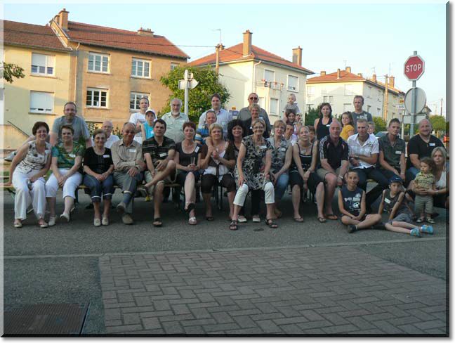2010-06-26-ATTON-REPAS DE QUARTIER-015.jpg